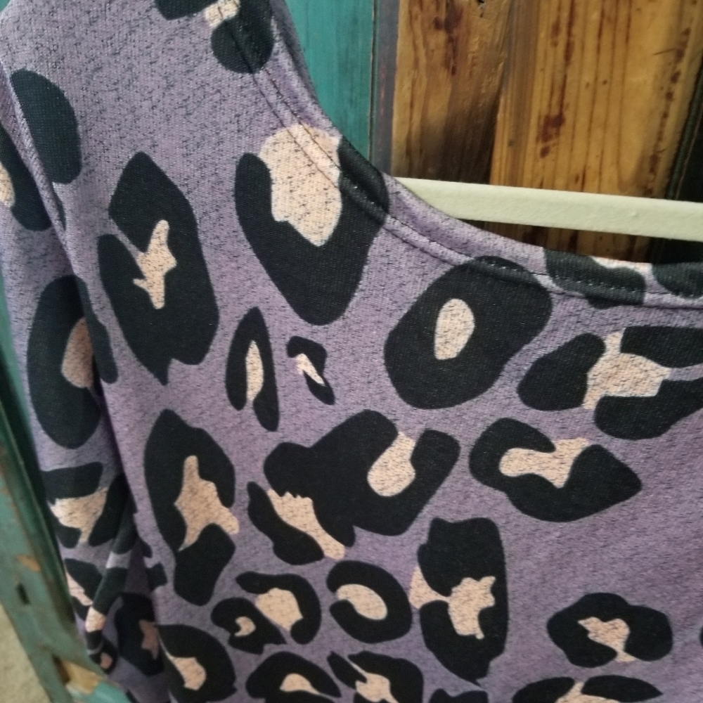 Purple leopard twisted open back top  sz m - Picture 4 of 5